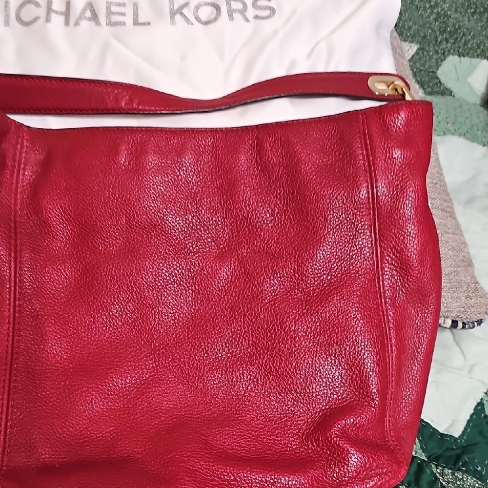 Michael Kors Red Pebbled Leather Shoulder Bag with Gold Hardware - Picture 3 of 9